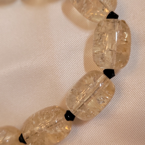 White House Black Market 16" beaded necklace - Picture 4 of 7